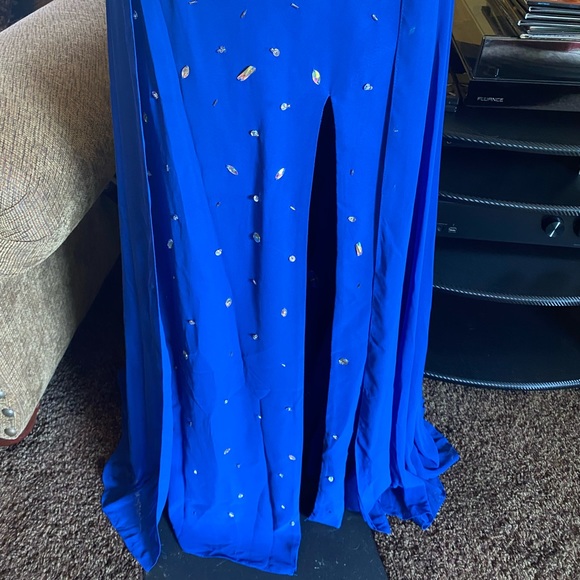 Envious Couture by Karishma Style 15211 Size 0 - Picture 3 of 10